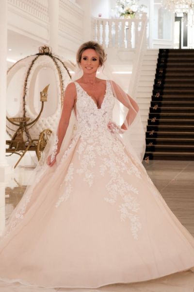 A-line V-neck Sleeveless Chapel Train Tulle Wedding Gown With Lace