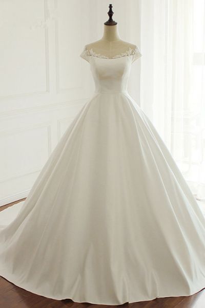 Ball Gown Jewel Neck Short Sleeves Floor-length Tulle Bridal Gown With Appliques