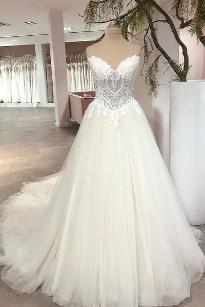 A-line Sweetheart Neck Sleeveless Sweep / Brush Train Tulle Wedding Gown With Lace