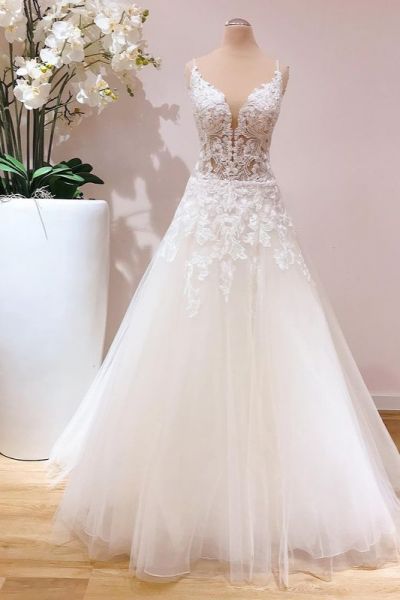 A-line Sweetheart Neck Sleeveless Sweep / Brush Train Tulle Wedding Gown With Appliques