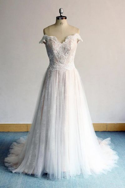 A-line Bateau Neck Short Sleeves Chapel Train Tulle Bridal Gown With Lace