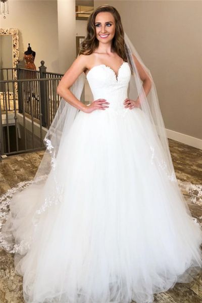 Ball Gown Strapless Sleeveless Sweep / Brush Train Tulle Bridal Gown With Lace