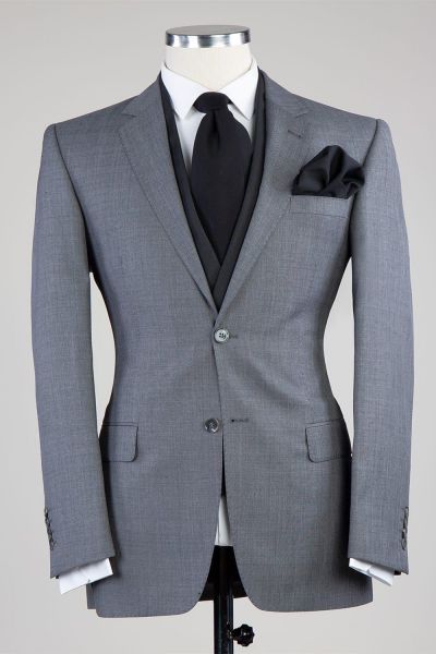 Gray Single Breasted Business Suit with Notched Lapel