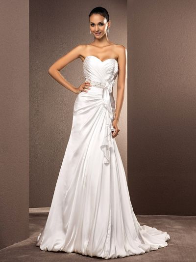 A-line Strapless Sweetheart Neck Tulle Wedding Gown With Court Train
