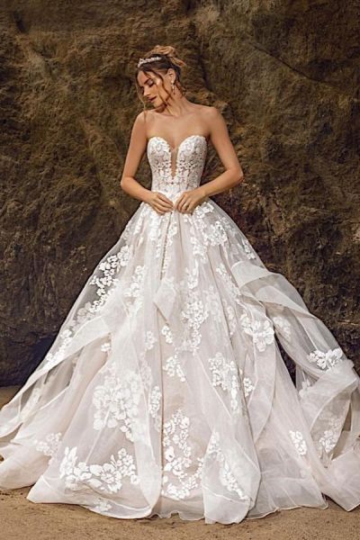 A-line Sweetheart Neck Sleeveless Chapel Train Lace Wedding Gown With Lace
