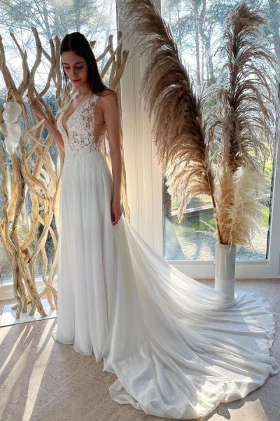 A-line Straps Sleeveless Chapel Train 100D Chiffon Wedding Gown With Lace
