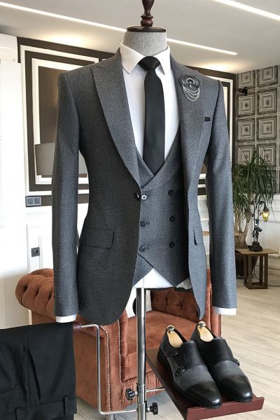 Gray Peaked Lapel Business Suit