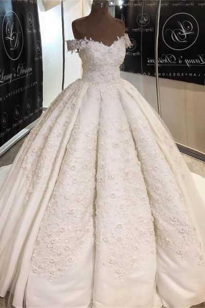 Ball Gown Off-the-shoulder Sweep / Brush Train Wedding Gown With Lace