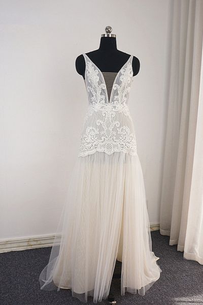 A-line Straps V-neck Sleeveless Floor-length Tulle Wedding Gown With Appliques
