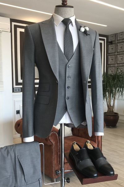 Gray Formal Business Suit with Peaked Lapel