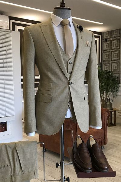 Light Brown Peaked Lapel Business Suit