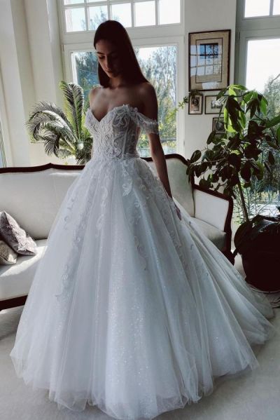 A-line Sweetheart Neck Sleeveless Sweep / Brush Train Tulle Wedding Gown With Appliques