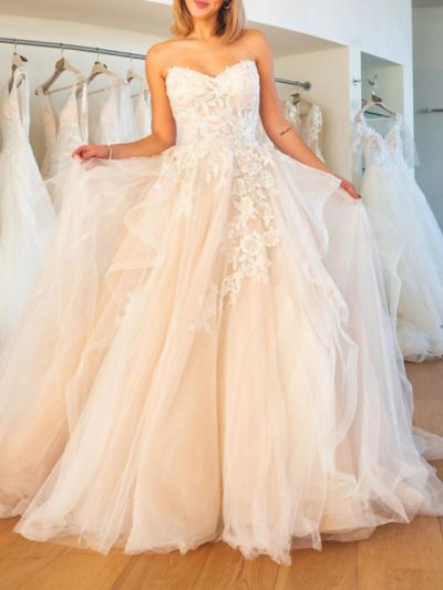 Ball Gown Strapless Sleeveless Sweep / Brush Train Tulle Bridal Gown With Lace