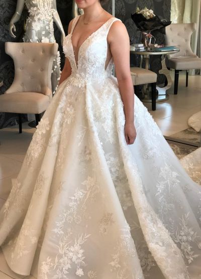 Ball Gown Plunging Neckline Sleeveless Wedding Dress With Appliques