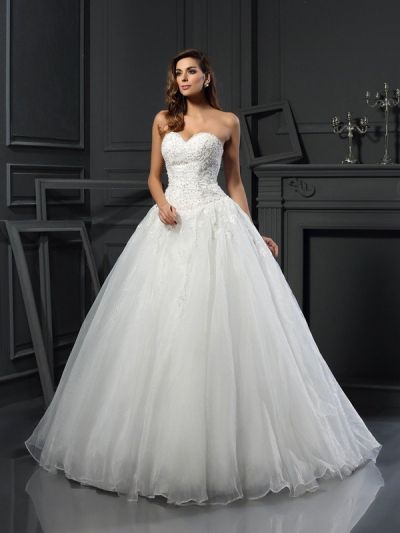 Ball Gown Strapless Sweetheart Neck Sleeveless Tulle Wedding Dress With Beading