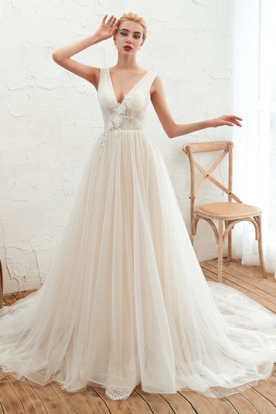 A-line V-neck Sleeveless Chapel Train Tulle Wedding Gown With Rhinestone