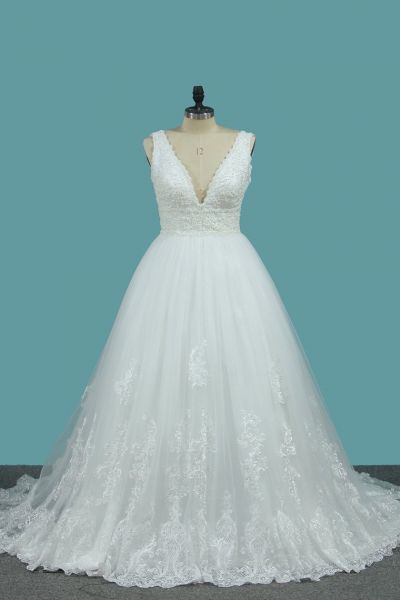 V-neck Sleeveless Floor-length Tulle Bridal Gown With Appliques