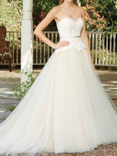 A-line Sweetheart Neck Sleeveless Tulle Bridal Gown With Court Train