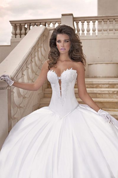 Ball Gown Sweetheart Neck Sleeveless Court Train Satin Bridal Dress With Appliques