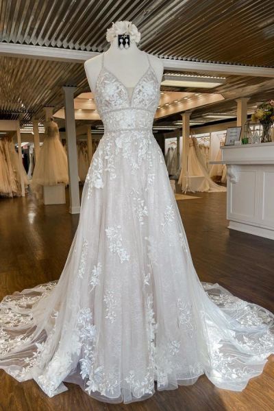 A-line Spaghetti Straps Sleeveless Chapel Train Lace Bridal Gown With Lace