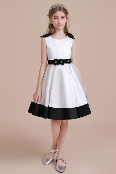A-line Jewel Neck Sleeveless Knee-length Satin Flower Girl Dress With Rhinestone