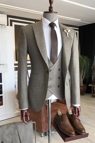 Light Brown Peaked Lapel Business Suit