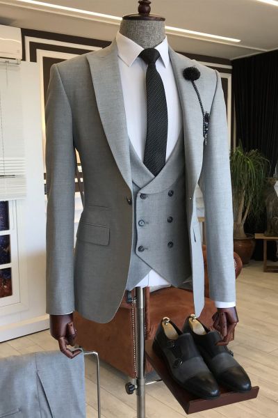 Gray Peaked Lapel Business Suit