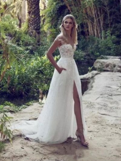 Charming Off-The-Shoulder A-Line Wedding Dress with Tulle and Lace Appliques