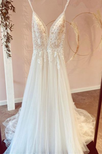 A-line Sweetheart Neck Sleeveless Sweep / Brush Train Tulle Wedding Gown With Lace