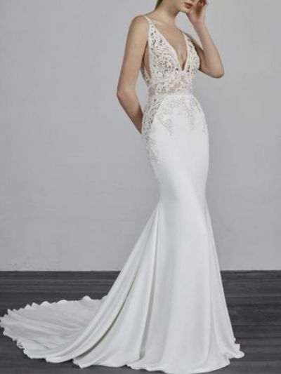 Mermaid V-neck Court Train Tulle Wedding Dress With Buttons