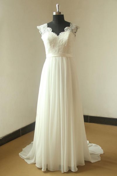 A-line V-neck Sleeveless Floor-length Tulle Wedding Dress With Lace