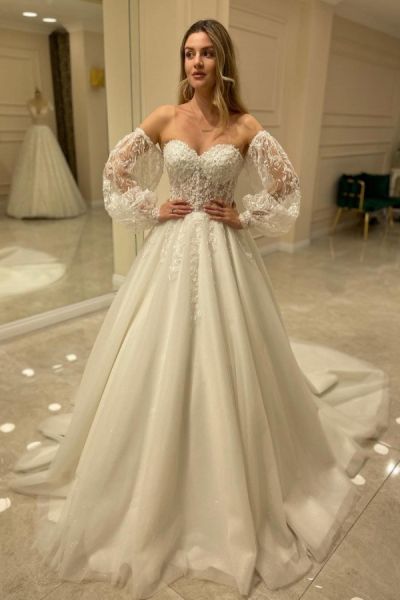 A-line Sweetheart Neck Long Sleeves Chapel Train Tulle Bridal Gown With Lace