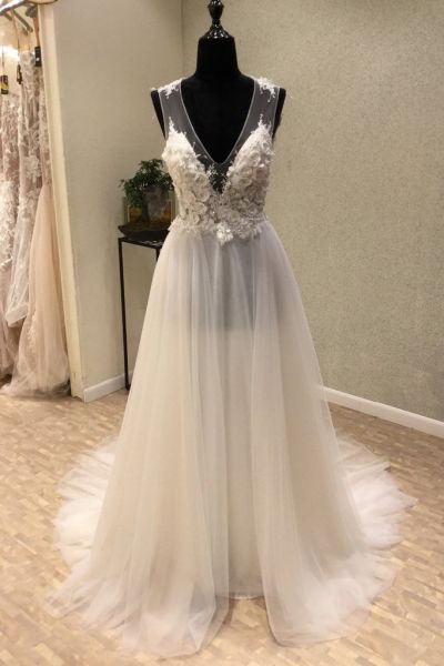 A-line V-neck Sleeveless Floor-length Tulle Bridal Attire With Appliques
