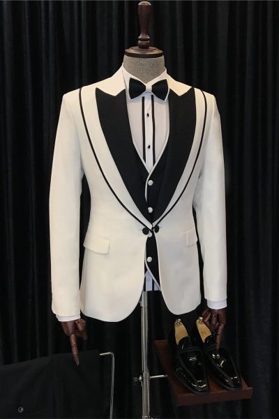 White Three Pieces Men Suit with Peaked Lapel
