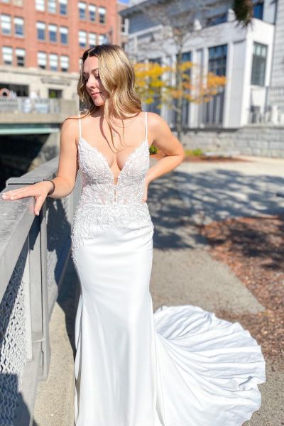 Mermaid Spaghetti Straps V-neck Sleeveless Chapel Train Satin Wedding Gown With Lace