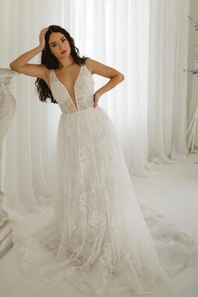 A-line V-neck Sleeveless Chapel Train Lace Bridal Gown With Lace