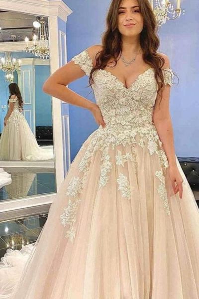 A-line Sweetheart Neck Chapel Train Tulle Bridal Gown With Lace