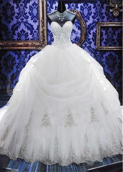 Ball Gown Sweetheart Neck Sleeveless Court Train Tulle Bridal Gown With Beading