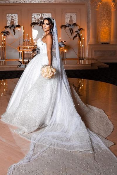 Ball Gown Sweetheart Neck Sleeveless Chapel Train Bridal Attire With Appliques