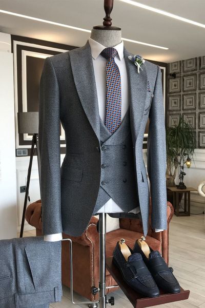Dark Gray 3-Pieces Peaked Lapel Business Suit