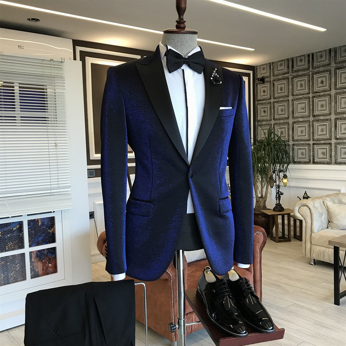 Royal Blue Velvet Business Suit for Men 2