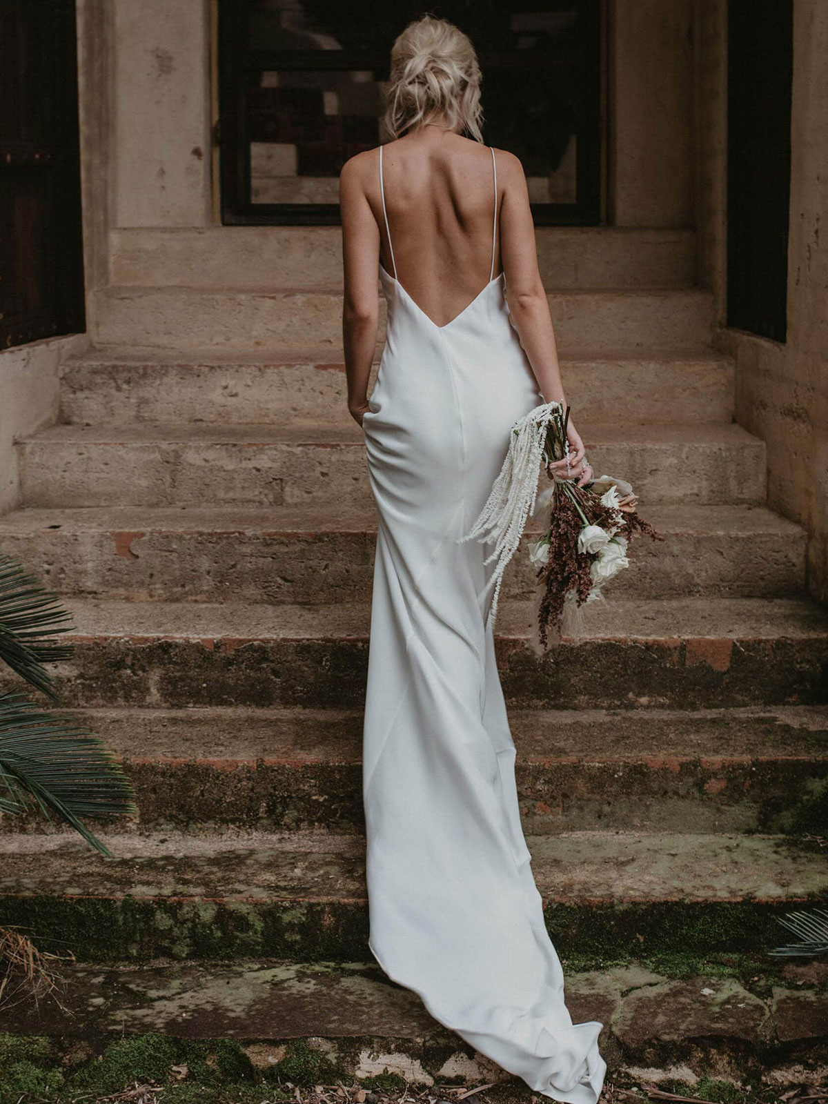 Column Straps V-neck Sleeveless Floor-length Wedding Dress 3