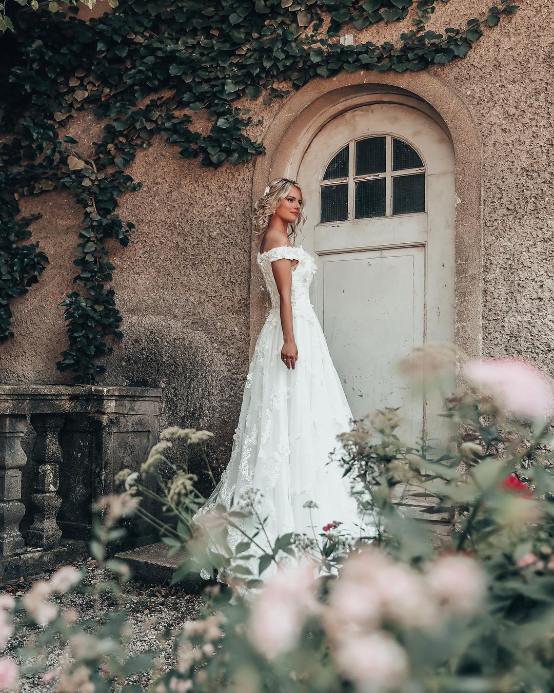 A-line Off-the-shoulder Sleeveless Chapel Train Lace Wedding Gown With Pearls 3