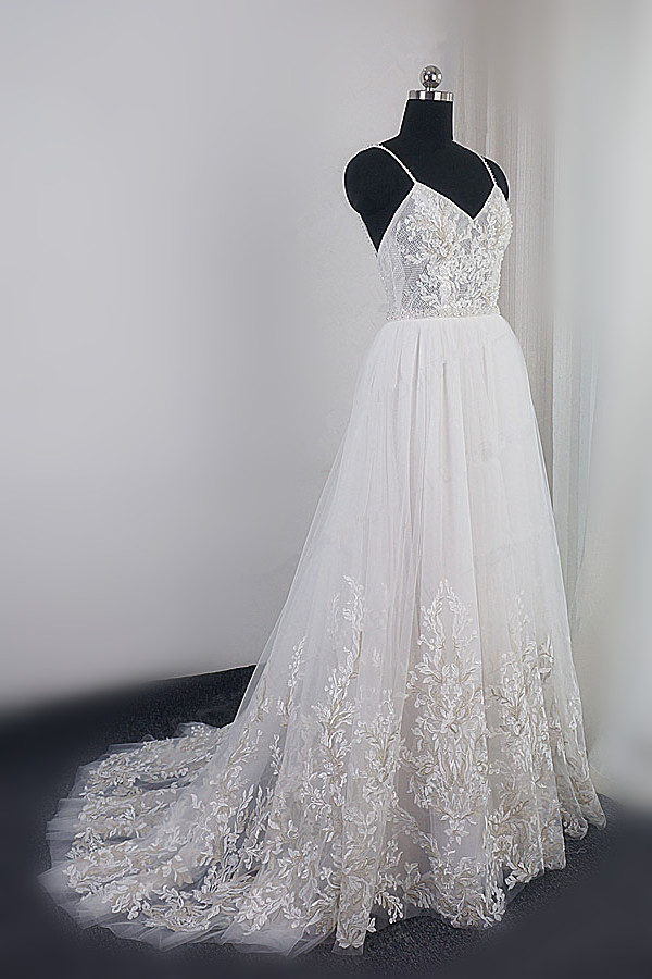 A-line Spaghetti Straps V-neck Sleeveless Floor-length Tulle Bridal Gown With Lace 3