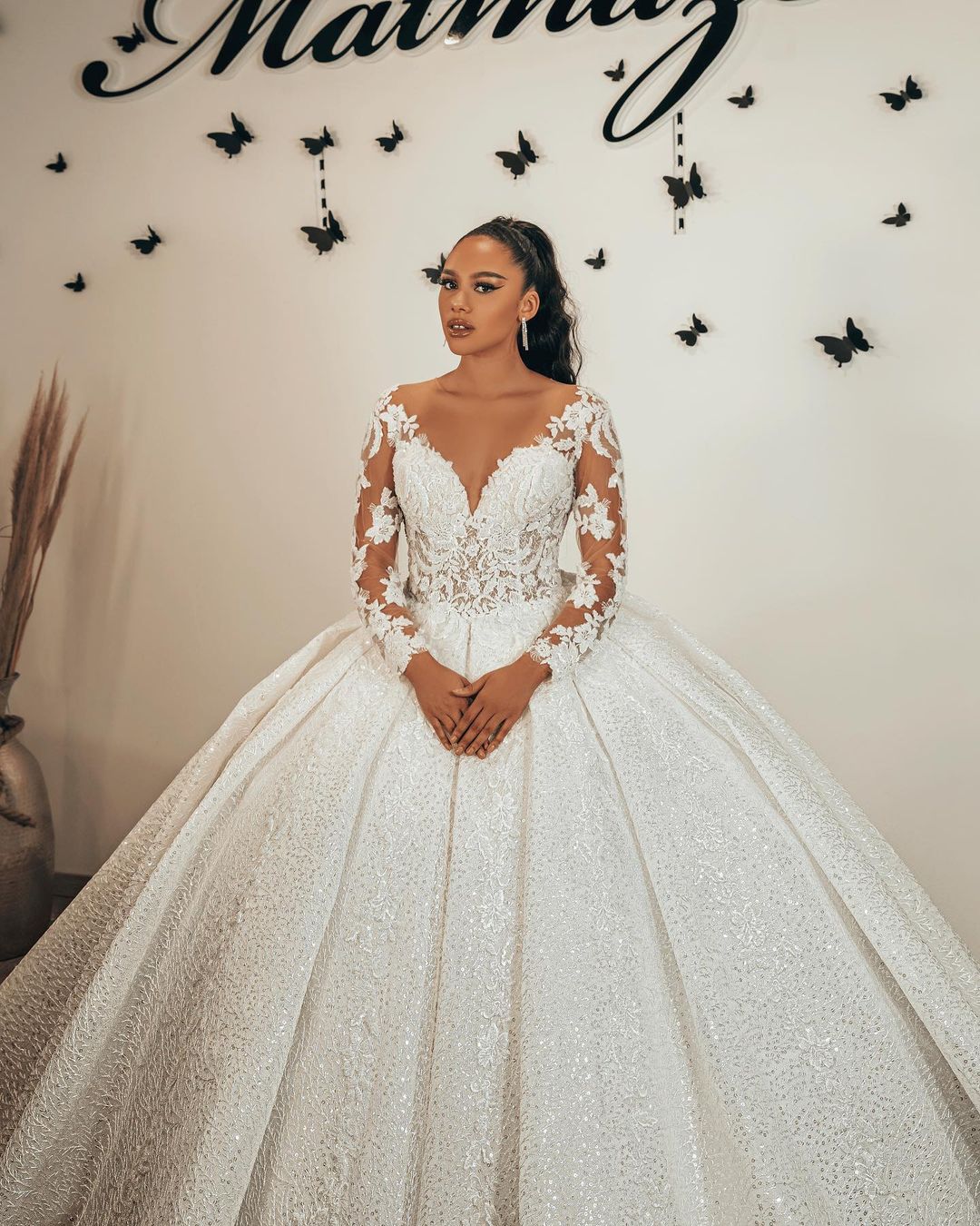 Sweetheart Neck Long Sleeves Sweep / Brush Train Wedding Dress With Lace 2