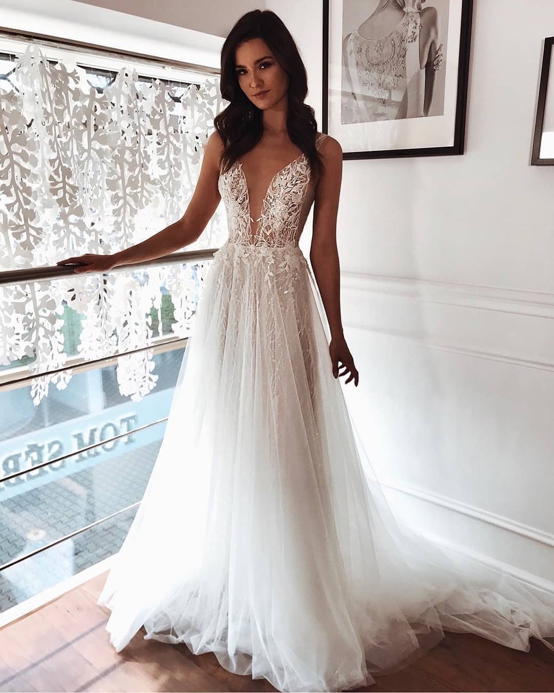 A-line Straps V-neck Tulle Bridal Dress With Appliques 2