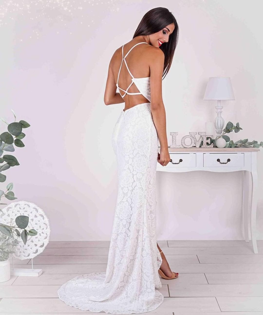 Mermaid Spaghetti Straps Sleeveless Chapel Train Lace Wedding Gown With Lace 2