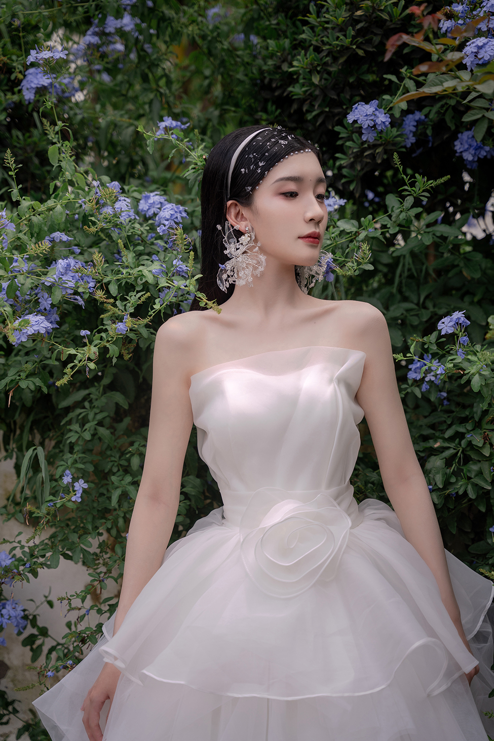Ball Gown Strapless Sleeveless Floor-length Satin Bridal Gown With Cascading Ruffle 3
