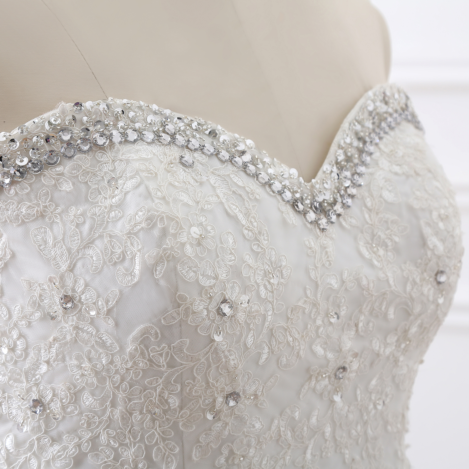 Sweetheart Neck Sleeveless Court Train Tulle Bridal Attire With Lace 7