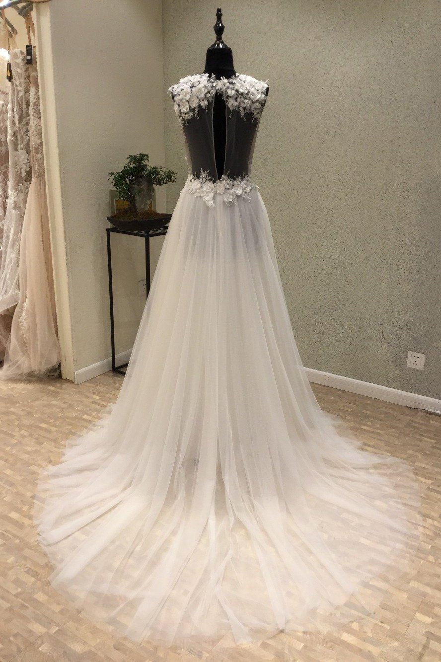 A-line V-neck Sleeveless Floor-length Tulle Bridal Attire With Appliques 2